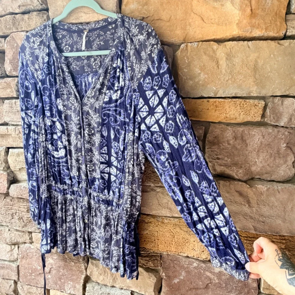 Free People Women XS Ratio Print Tunic Blouse Blue Mixed Floral Boho Peasant Top